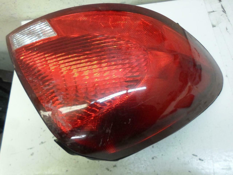 OEM Left Taillight Ford Focus 2000 2001 2002 2003 330-1903L