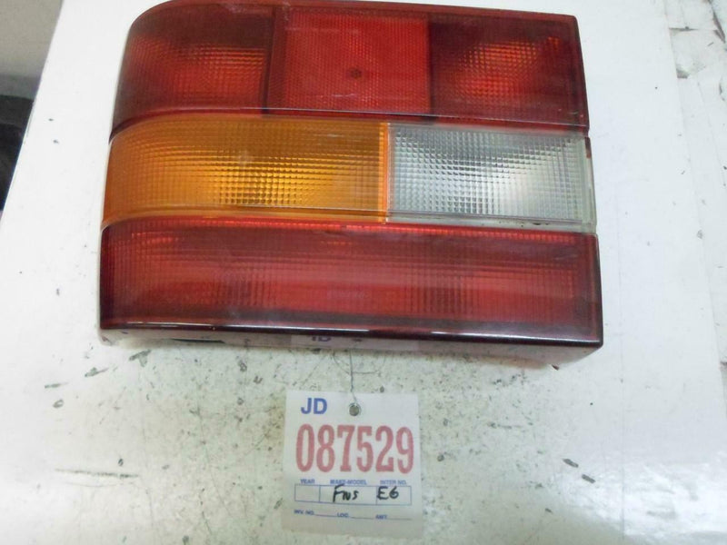 OEM Right Taillight for 1993, 1994 Volvo 850 – 68 08 981