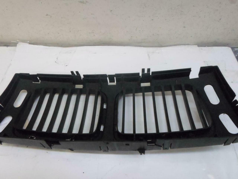 OEM Front Exterior Grille BMW 520I 1988 1989 1990 1991 1992 1993 1994 8148727